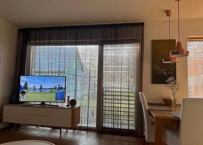 아파트 Cozy In Kadriorg Park